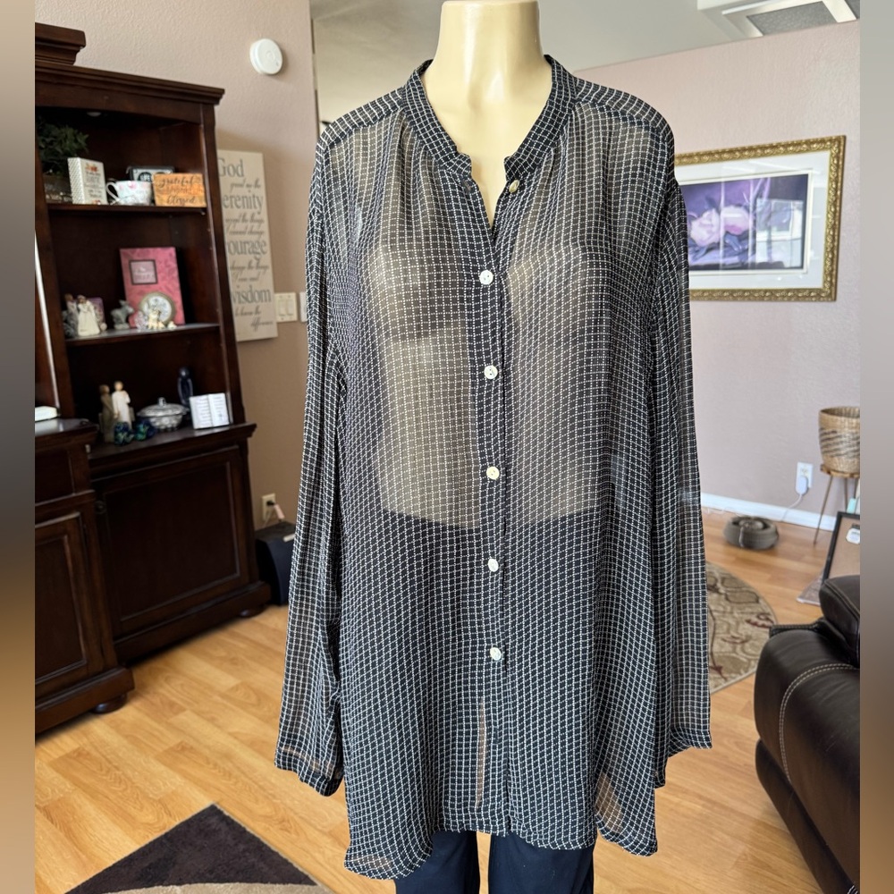 Avenue sheer black & white long sleeve button up the front tunic-size 22/24